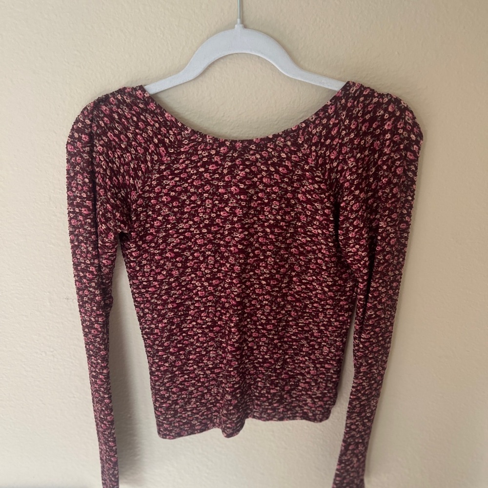 Floral Hollister Long Sleeve V-Neck - Picture 3 of 6